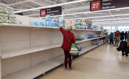 Tesco racjonuje sprzedaż podstawowych dóbr w Wielkiej Brytanii