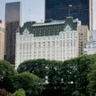 Plaza Hotel otworzył się 1 października 1907 r. Inspirowany francuskim renesansem gmach od początku 