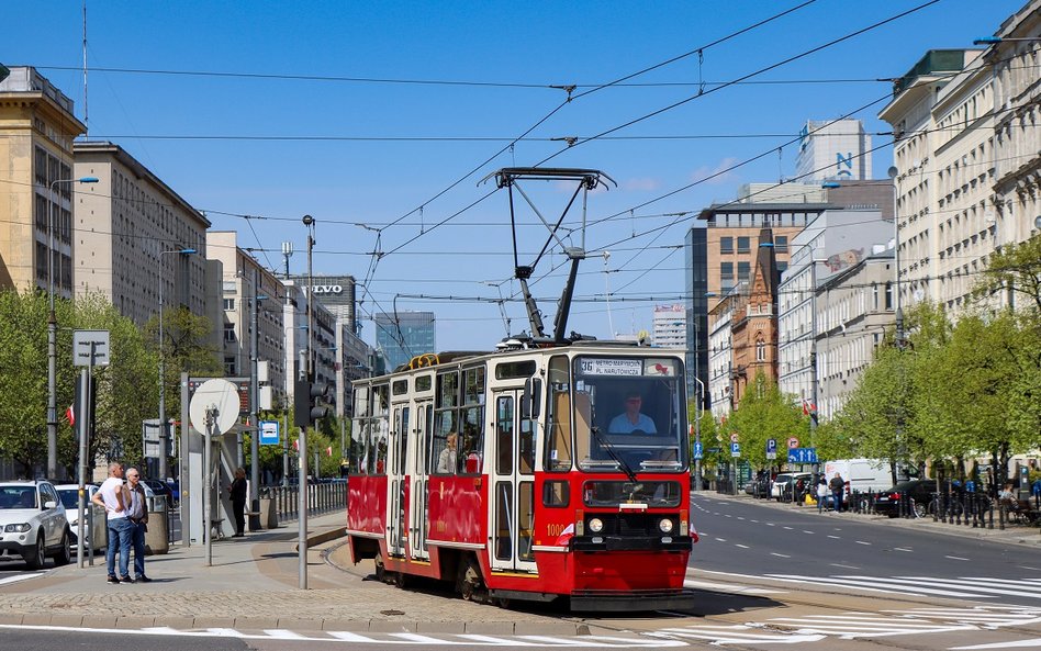 Dla warszawiaków 105N szybko stały się symbolem miejskiego krajobrazu lat 70. i 80.