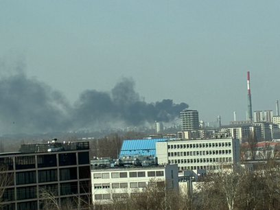 Dym pożaru na Białołęce widoczny jest z dużej odległości