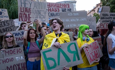 Przyjęcie ustawy uderzającej w NABU i SAP sprowokowało duże demonstracje antyrządowe w Kijowie. Wśró