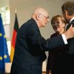 Władysław Bartoszewski w towarzystwie kanclerz Angeli Merkel i premiera Donalda Tuska w czasie niemi