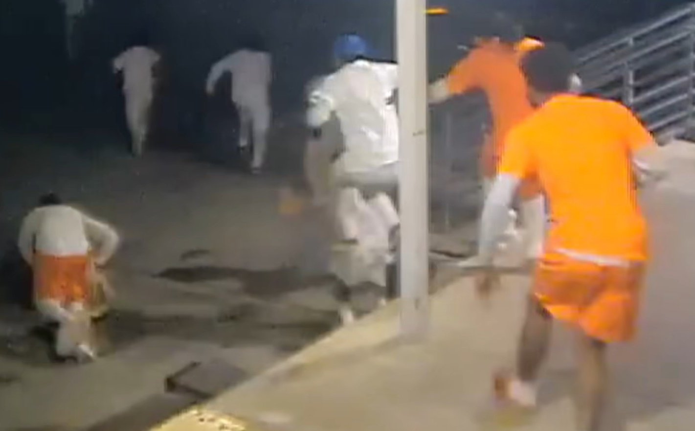 Siedmiu mężczyzn na wolności po ucieczce z więzienia w stylu „Skazanych na Shawshank”