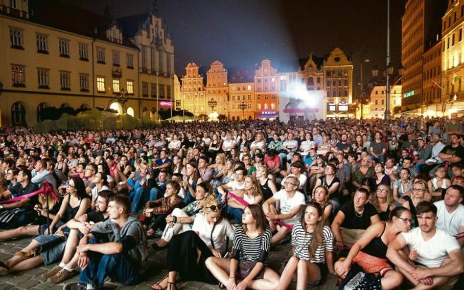 Na wrocławskim rynku w weekendy słychać wszystkie europejskie języki