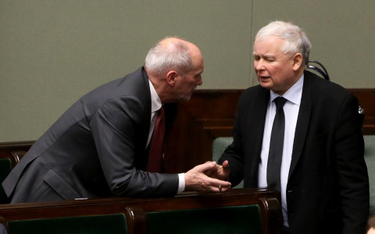 Zdaniem części polityków, dymisję Antoniego Macierewicza wymusza na prezesie PiS prezydent. Wkrótce 