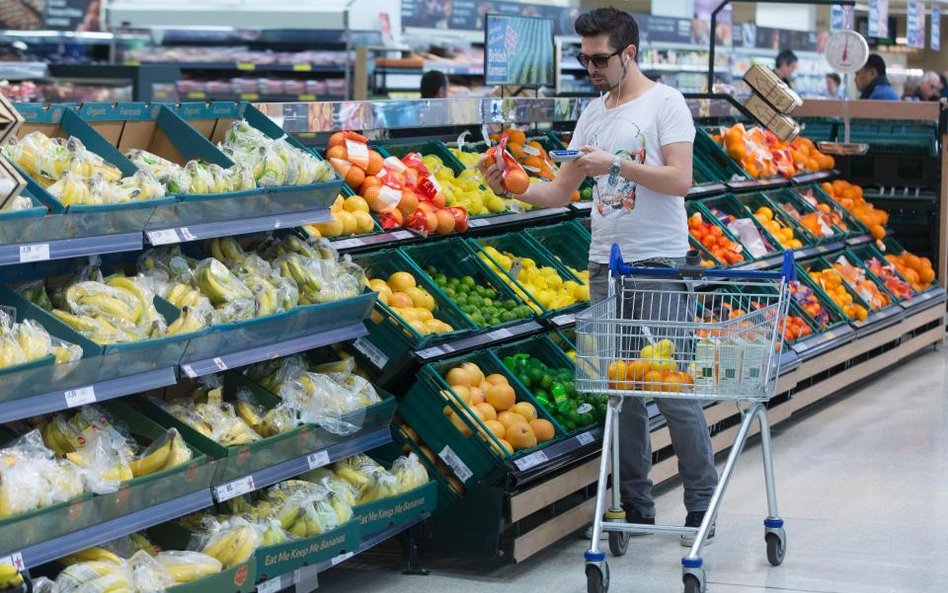 Tesco: owoce i warzywa bez terminów przydatności do spożycia