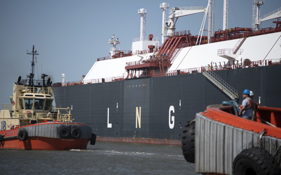U wybrzeży Europy krążą dziesiątki statków z LNG. Nie ma ich jak rozładować