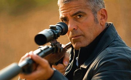 Wiadomo, że Jack to zawodowy zabójca. I niczego więcej do końca filmu się o nim nie dowiemy