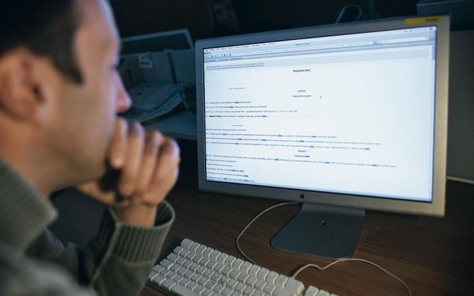 Jeśli pracownik nie chce zapoznać się z treścią regulaminu pracy i podpisać oświadczenia, to szef mo