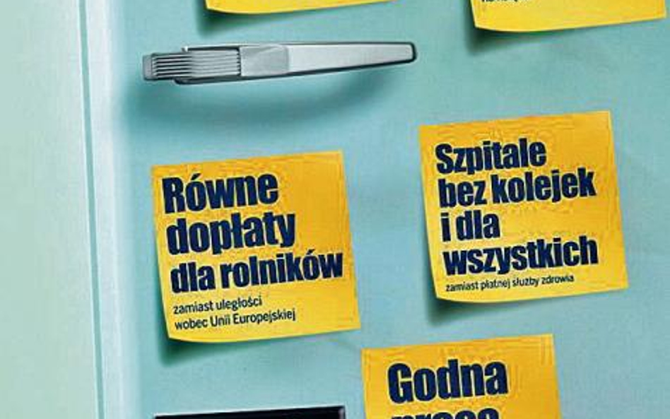 Na nowych plakatach PiS znajdą się umieszczone na lodówce karteczki „przypominajki” z hasłami z prog