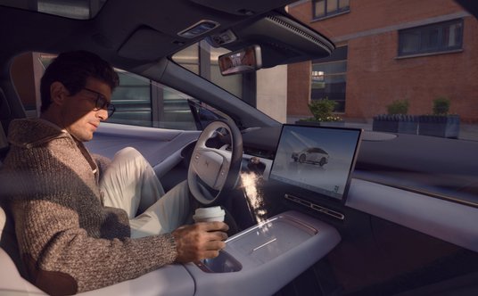 Xpeng wprowadza nowy system jazdy autonomicznej oparty na AI.