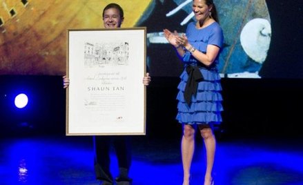 Shaun Tan odbiera nagrodę imienia Astrid Lindgren