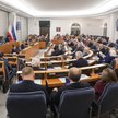 Senatorowie podczas środowego posiedzenia wyższej izby parlamentu w Warszawie. Senatorowie zajmą się