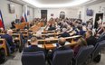 Senatorowie podczas środowego posiedzenia wyższej izby parlamentu w Warszawie. Senatorowie zajmą się