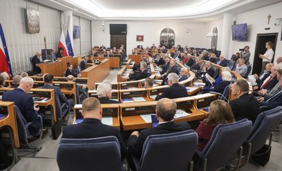 Senatorowie podczas środowego posiedzenia wyższej izby parlamentu w Warszawie. Senatorowie zajmą się