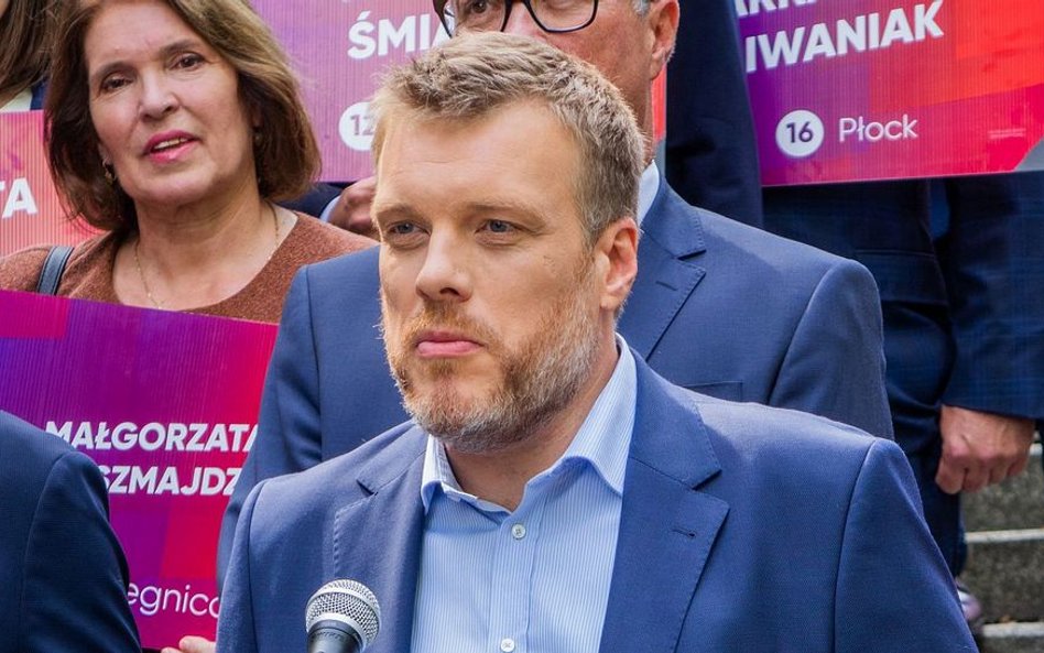 Zandberg: Rząd rozdaje hojną ręką prezenty wielkim korporacjom
