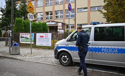 Decyzją władz MSWiA od piątku 9 października policjanci rozpoczęli kontrolę terenów wokół szkół, a z