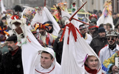 Korowód kujawskich grup zapustnych we Włocławku tradycyjnie kończy czas karnawału
