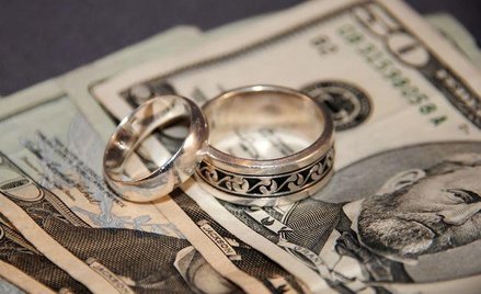 Żona nie dostanie pensji męża, gdy między nimi nie ma pożycia