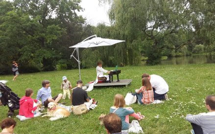 Bartłomiej Wąsik - gra na toy piano