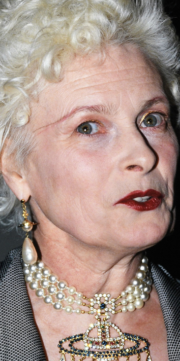 Ponad 200 elementów garderoby, biżuterii i akcesoriów Vivienne Westwood trafi na aukcję.