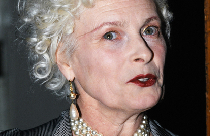 Ponad 200 elementów garderoby, biżuterii i akcesoriów Vivienne Westwood trafi na aukcję.