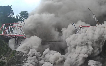 Wybuchł wulkan, Indonezja podnosi alarm do najwyższego poziomu