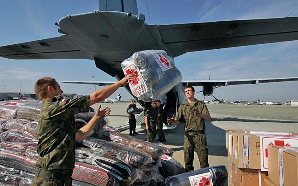 Polska była jednym z pierwszych krajów, które wysłały pomoc humanitarną do Gruzji. W samolocie CASA 