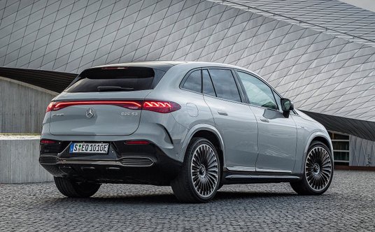 Mercedes EQE 53 AMG SUV