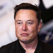 Elon Musk sprzedał akcje Tesli za 9,85 mld USD. 6 listopada zamieścił na Twitterze ankietę, w której