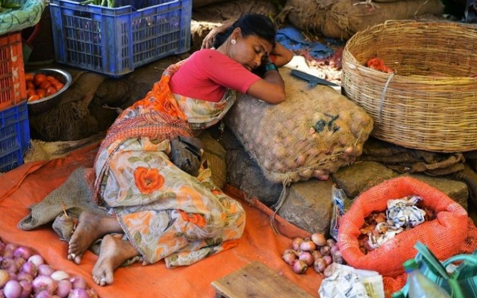 Maj – upały w Indiach spowodowały śmierć ponad 2000 osób.