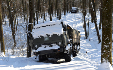 Rosyjskie samochody wojskowe porzucone pod Charkowem