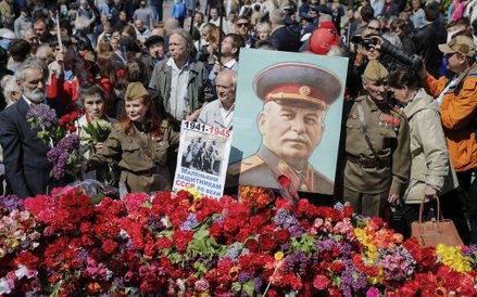 ...oraz Ukraińcy. W Kijowie pojawiły się portrety Józefa Stalina