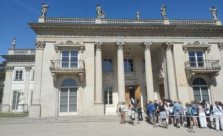 Podczas majówki w Łazienkach można zwiedzać wszystkie obiekty.