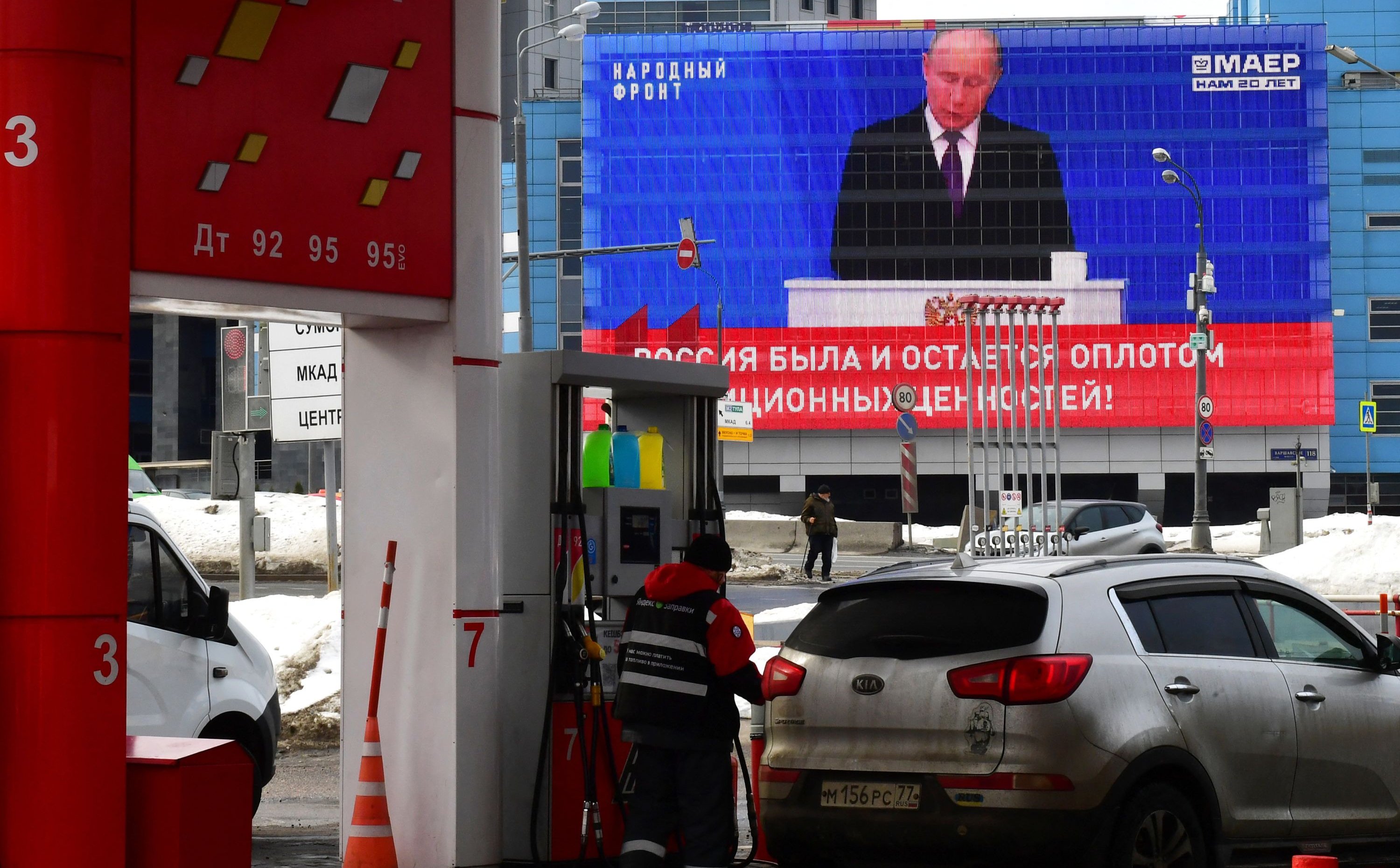 Skok cen, braki paliw i benzyna na kartki w Rosji. Oto powód