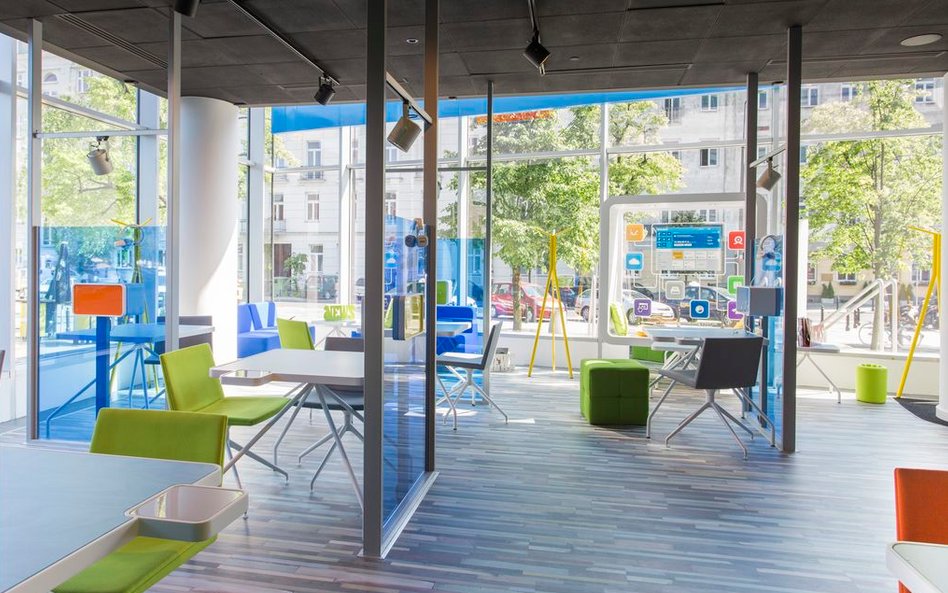 Od ponad roku specyficzne placówki, tzw. huby, prowadzi też Idea Bank. Drobni przedsiębiorcy, na któ