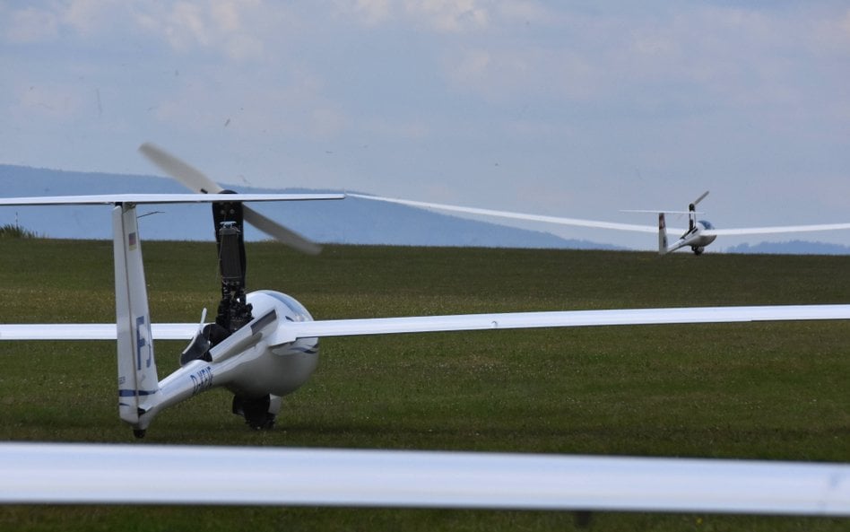 Piloci uczestniczyli w międzynarodowych zawodach szybowcowych Flight Challenge Cup, które rozpoczęły