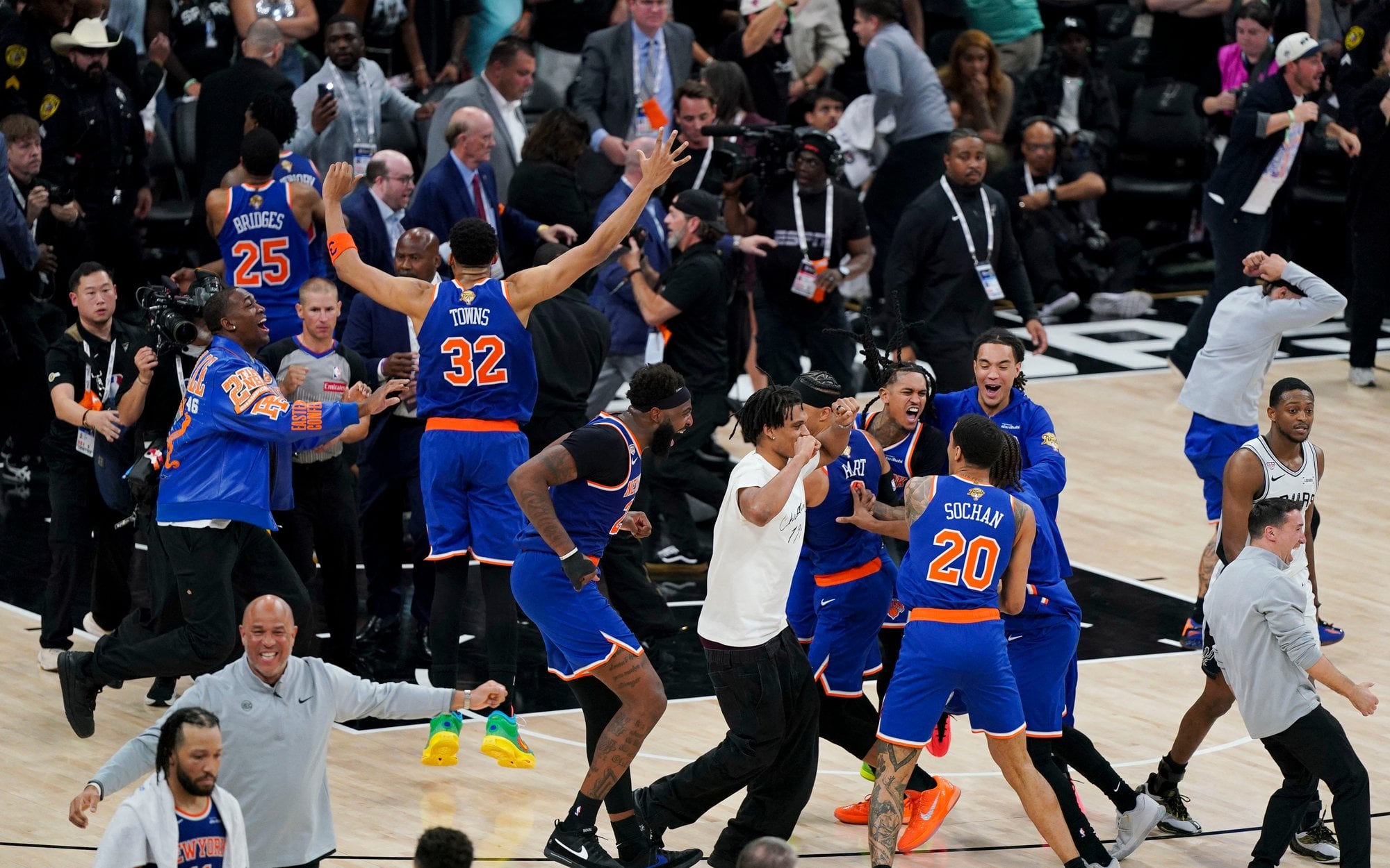 New York Knicks mistrzami NBA po 53 latach. Jeremy Sochan pierwszym Polakiem z mistrzowskim pierścieniem