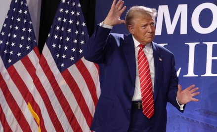 Na finiszu kampanii sądy depczą Donaldowi Trumpowi po piętach