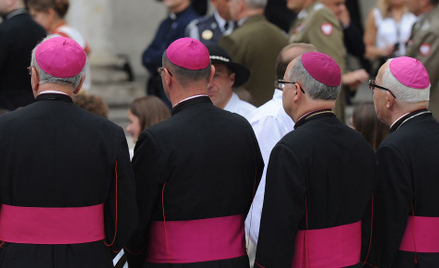 Sondaż: Episkopat powinien podać się do dymisji