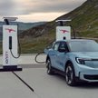 Miliardowe straty z elektryków. Modele z silnikami spalinowymi przynoszą zyski