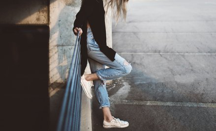 Ubrania slim fit znowu zaczynają się pojawiać w kolekcjach czołowych marek odzieżowych.