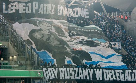 Sektorówka fanów Lecha Poznań na jednym z meczów ekstraklasy