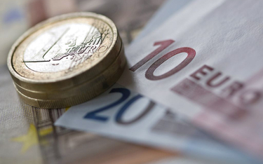 Euro najsłabsze do dolara od 28 miesięcy