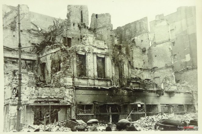 Zagładę kamienicy Bersohna przyniosły już pierwsze dni wojny – zniszczeniu uległa cała partia budynk