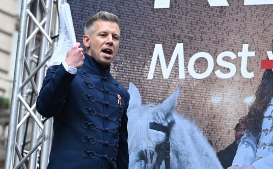 Peter Magyar, przywódca opozycyjnej partii Tisza, to były dyplomata i urzędnik, który aż do 2023 r. 