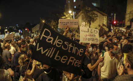 Izrael: Tłum pod siedzibą premiera Netanjahu. Domagali się rezygnacji