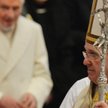 Czy Franciszek należał do grupy zwalczającej Benedykta XVI? Oto co zajmuje siewców teorii spiskowych