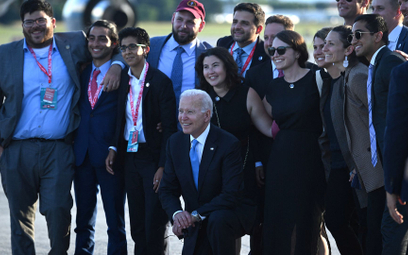 Prezydent Joe Biden ze swoimi współpracownikami w Genewie, tuż przed powrotnym lotem do USA