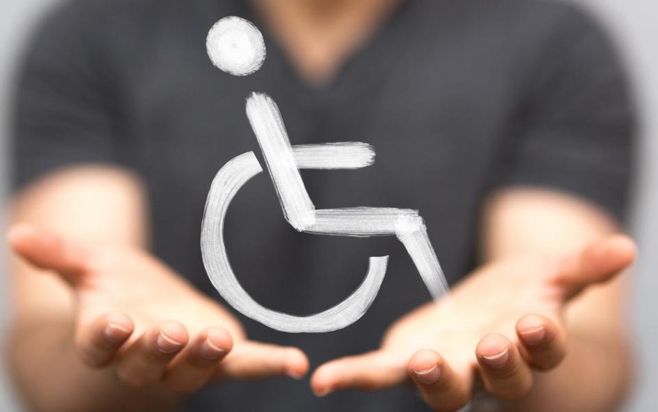 Osoba niepełnosprawna zatrudniona na część etatu może pracować siedem godzin dziennie